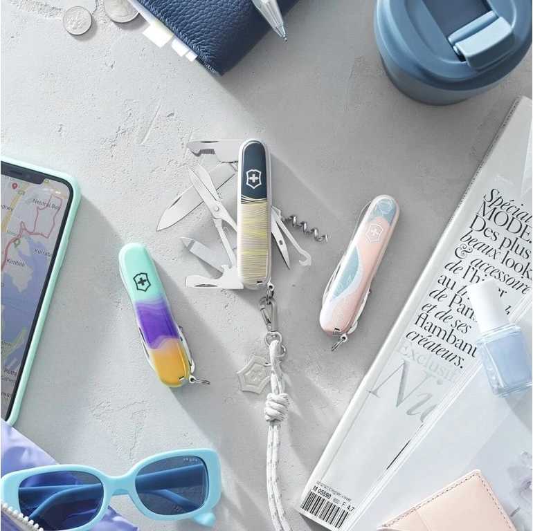 Victorinox Companion Kapesní nůž Paris Style