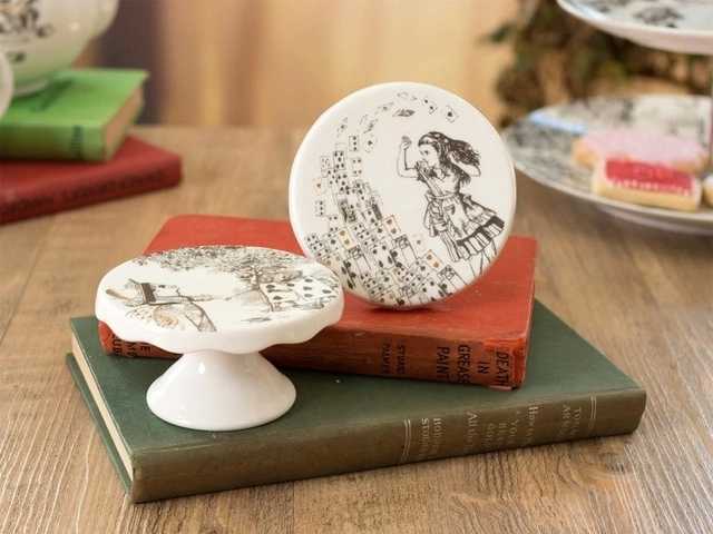 Mikasa V&A Alice In Wonderland Sada mini podnosů na dortík, 2 ks