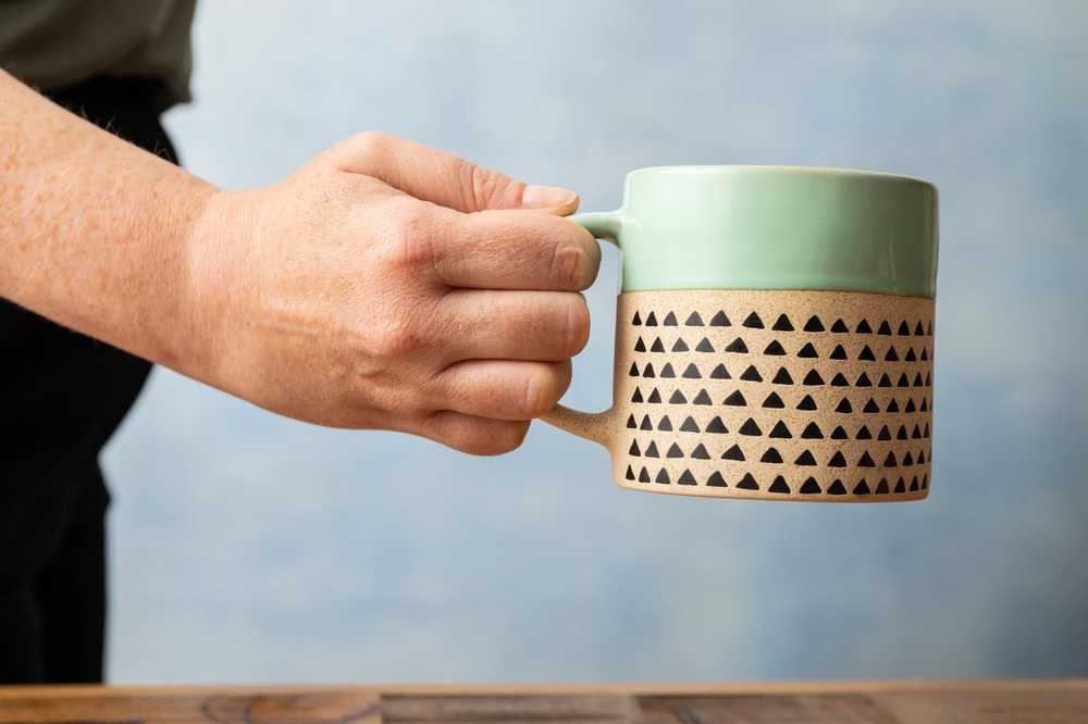 Mikasa Kameninový hrnek Wax Resist Green Glaze, 390 ml