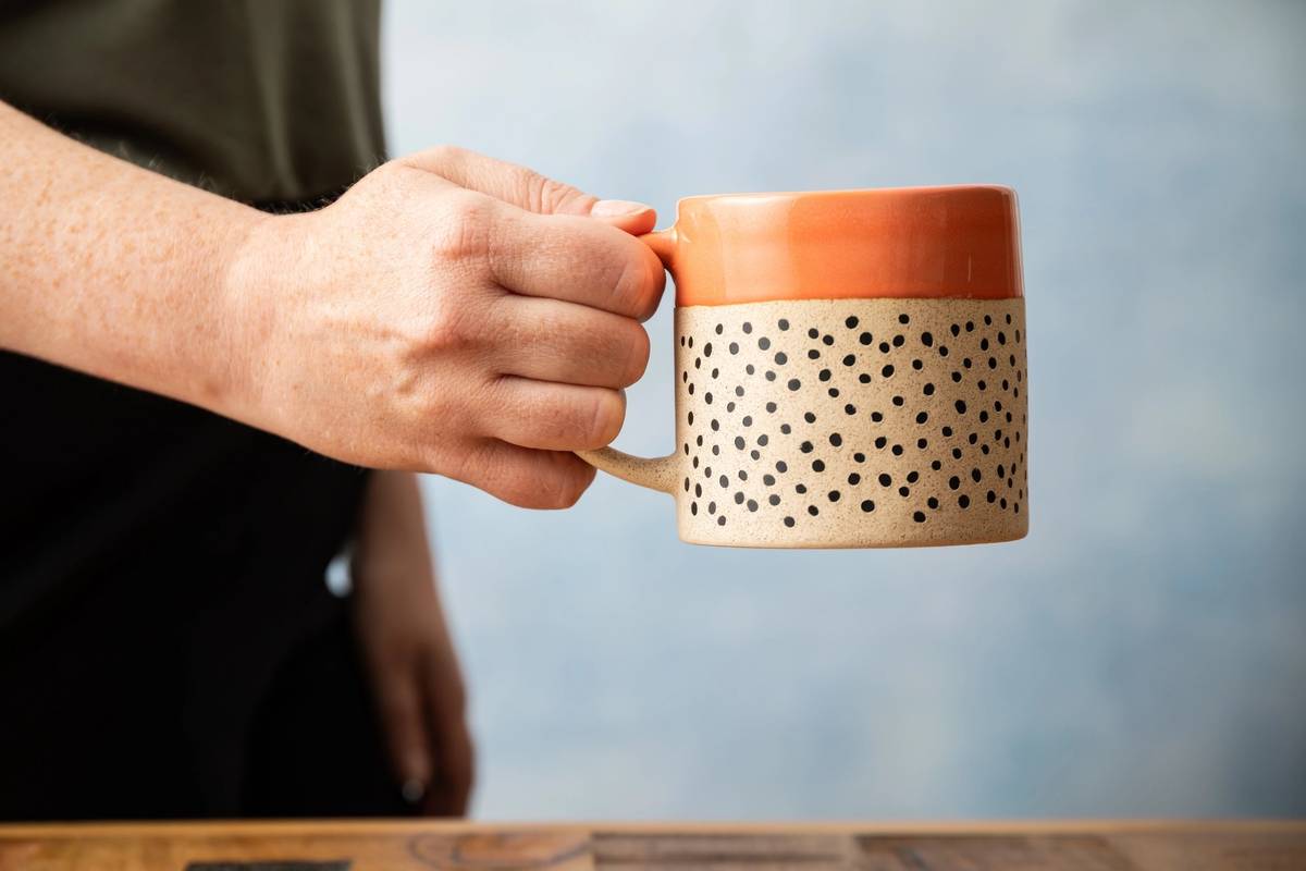 Mikasa Kameninový hrnek Wax Resist Orange Glaze, 390 ml