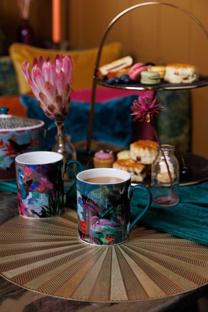 Mikasa Sarah Arnett Porcelánový hrnek Flamingo, 300 ml