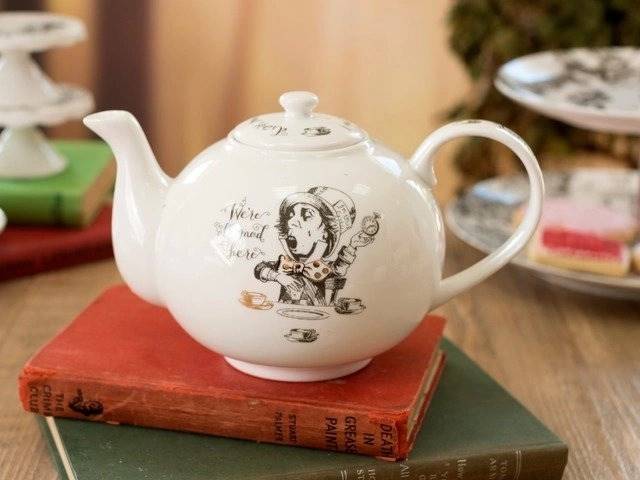 Mikasa V&A Alice In Wonderland Konvička na čaj, 1.1 l