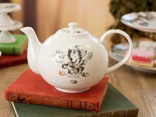 Mikasa V&A Alice In Wonderland Konvička na čaj, 1.1 l