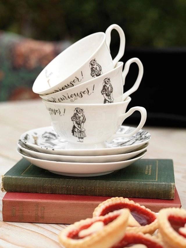 Mikasa V&A Alice In Wonderland Šálek na cappuccino, 210 ml
