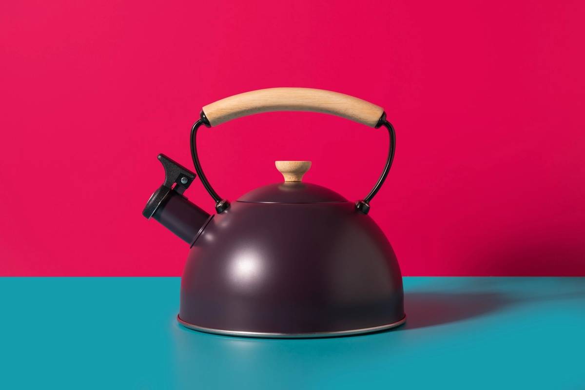 La Cafetière Konvice na vodu s píšťalkou, fialová, 1.6 l