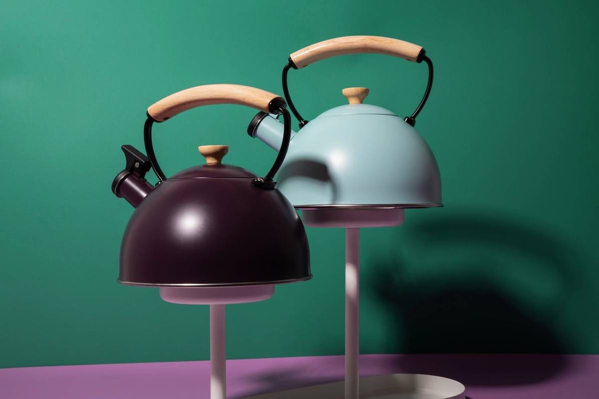 La Cafetière Konvice na vodu s píšťalkou, fialová, 1.6 l