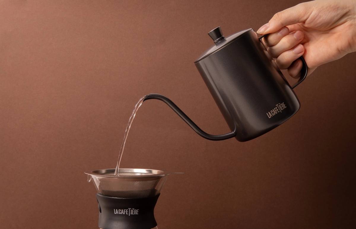 La Cafetière Konvička na kávu s úzkou nálevkou, 600 ml