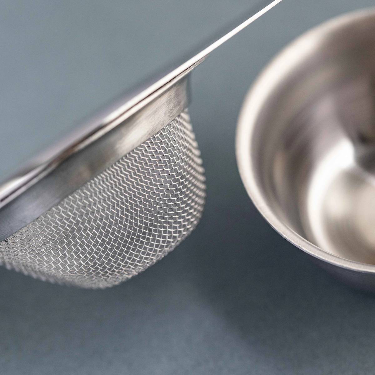 La Cafetière Nerezové sítko na čaj, s odkládací miskou