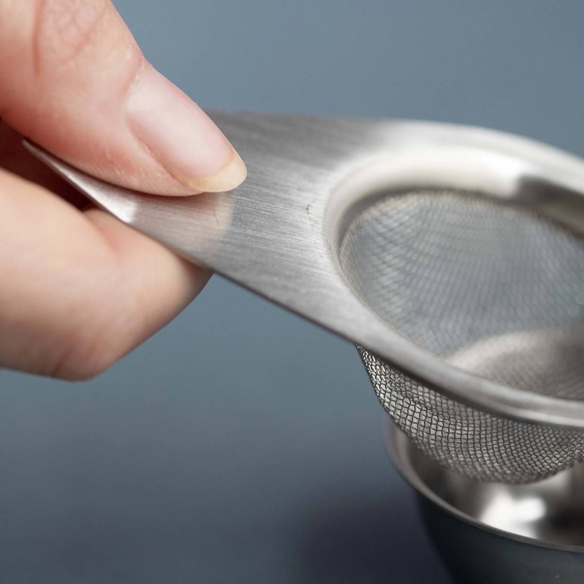 La Cafetière Nerezové sítko na čaj, s odkládací miskou