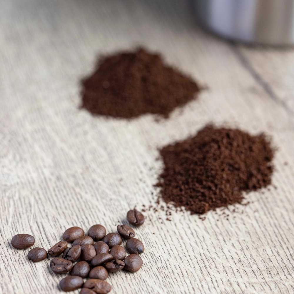 La Cafetière Mlýnek na kávu z nerezové oceli