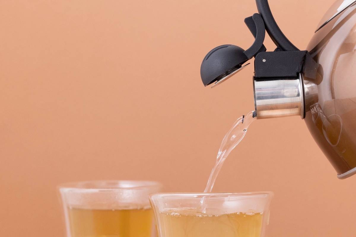 La Cafetière Nerezová konvice na vodu s píšťalkou, měděný efekt, 1.4 l