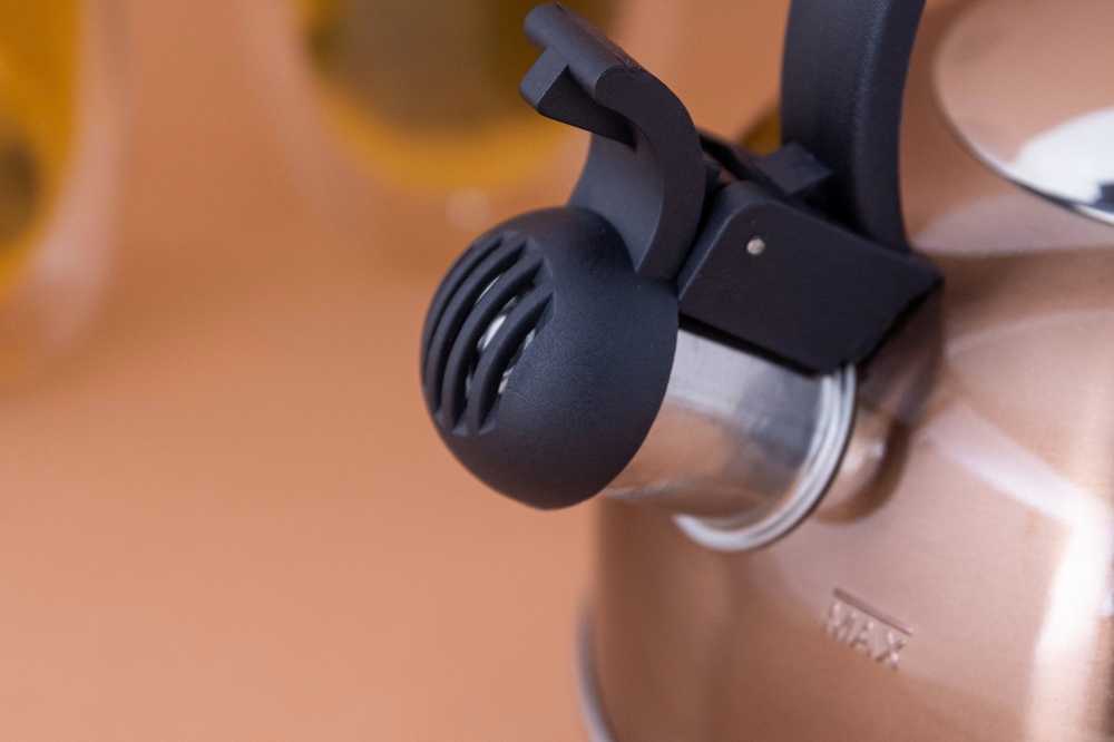La Cafetière Nerezová konvice na vodu s píšťalkou, měděný efekt, 1.4 l