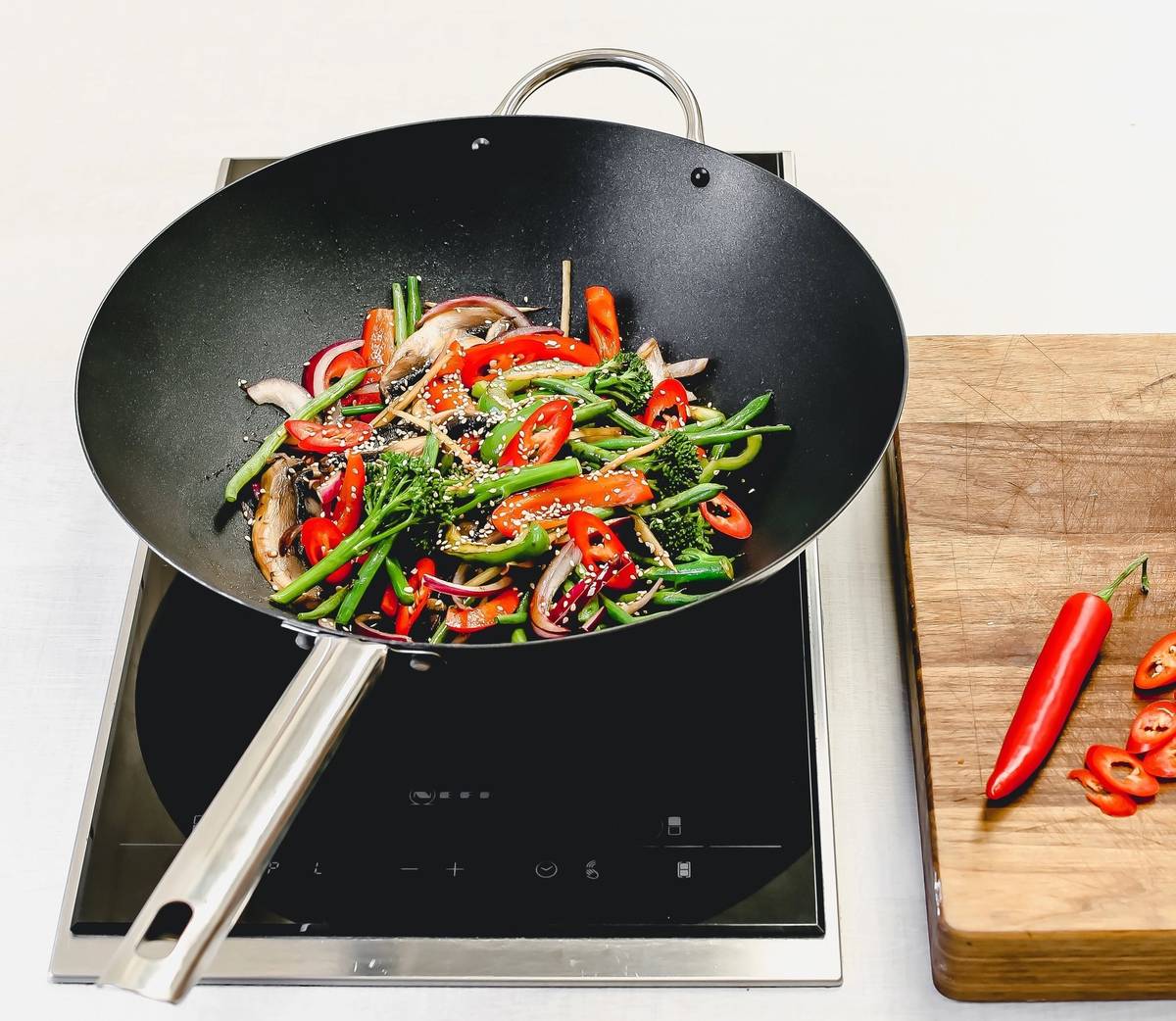 MasterClass Pánev wok s nepřilnavým povrchem, 35.5 cm