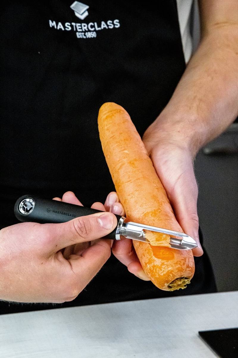 MasterClass Soft Grip Škrabka na ovoce a zeleninu