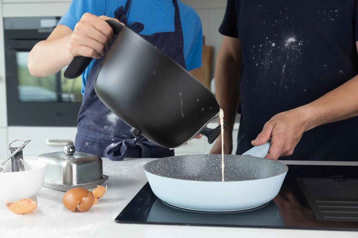 MasterClass Pánev z recyklovaného hliníku, nebesky modrá, 26 cm