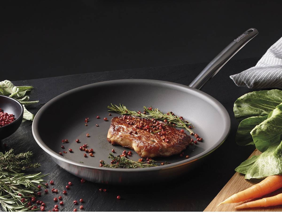 Spring Ultimate Pánev Brigade, 24 cm