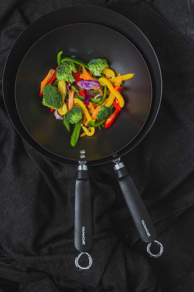 KitchenCraft World of Flavours Pánev wok s nepřilnavým povrchem, 30 cm
