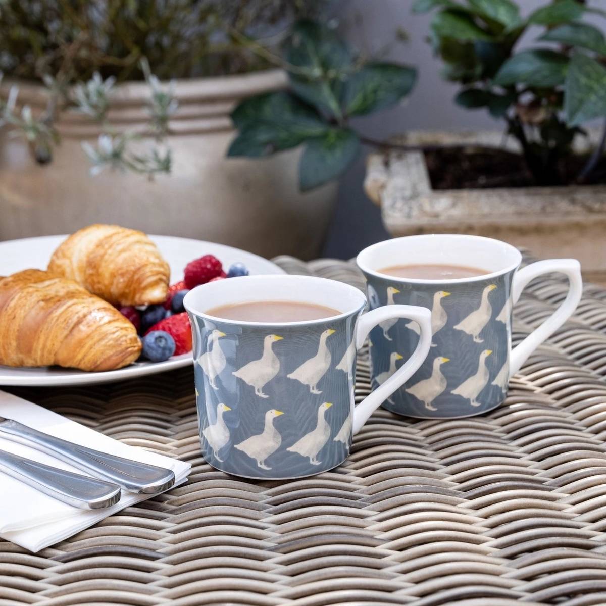 KitchenCraft Fluted Mug Hrnek Geese, 300 ml