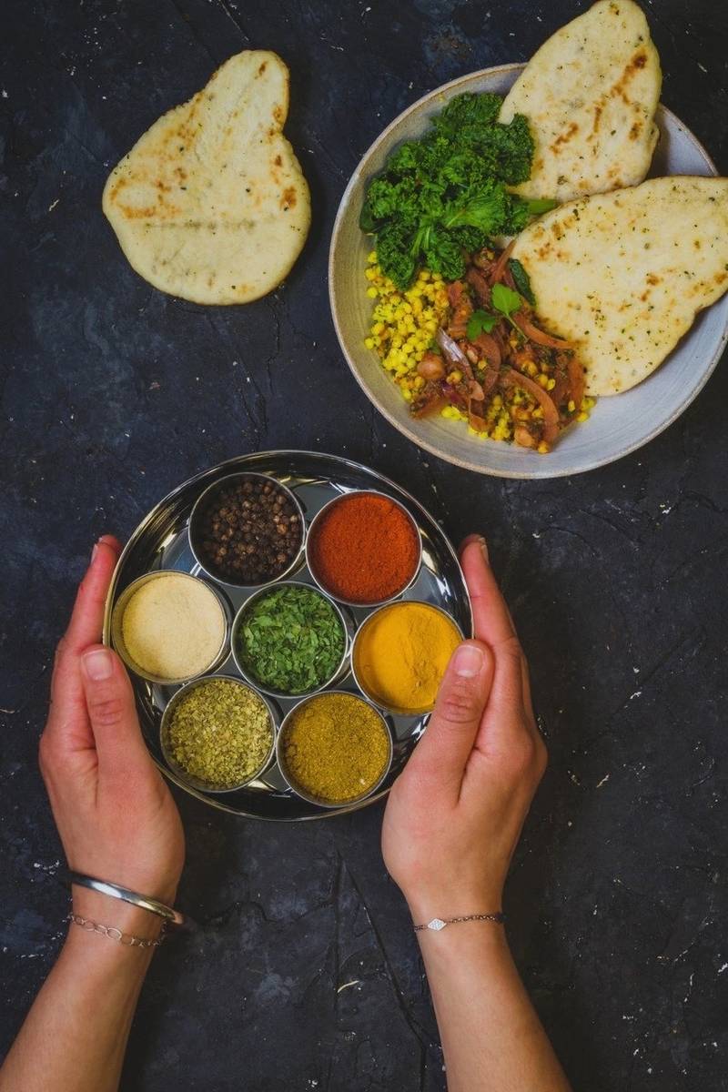 KitchenCraft World of Flavours Indická nerezová dóza na koření Masala Dabba, 17 cm