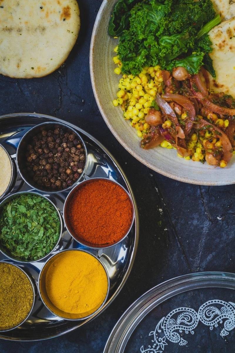 KitchenCraft World of Flavours Indická nerezová dóza na koření Masala Dabba, 17 cm