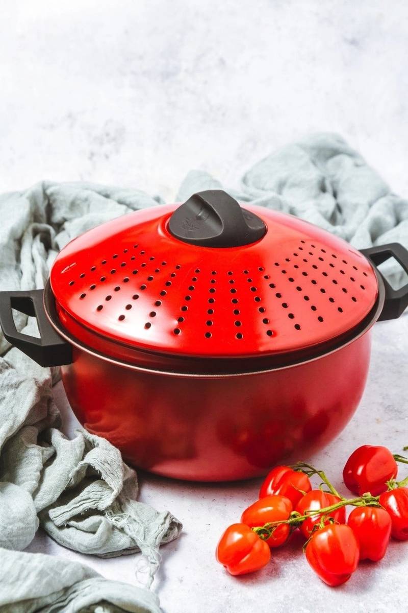 KitchenCraft World of Flavours Hrnec na těstoviny s nepřilnavým povrchem, 4 l, červená