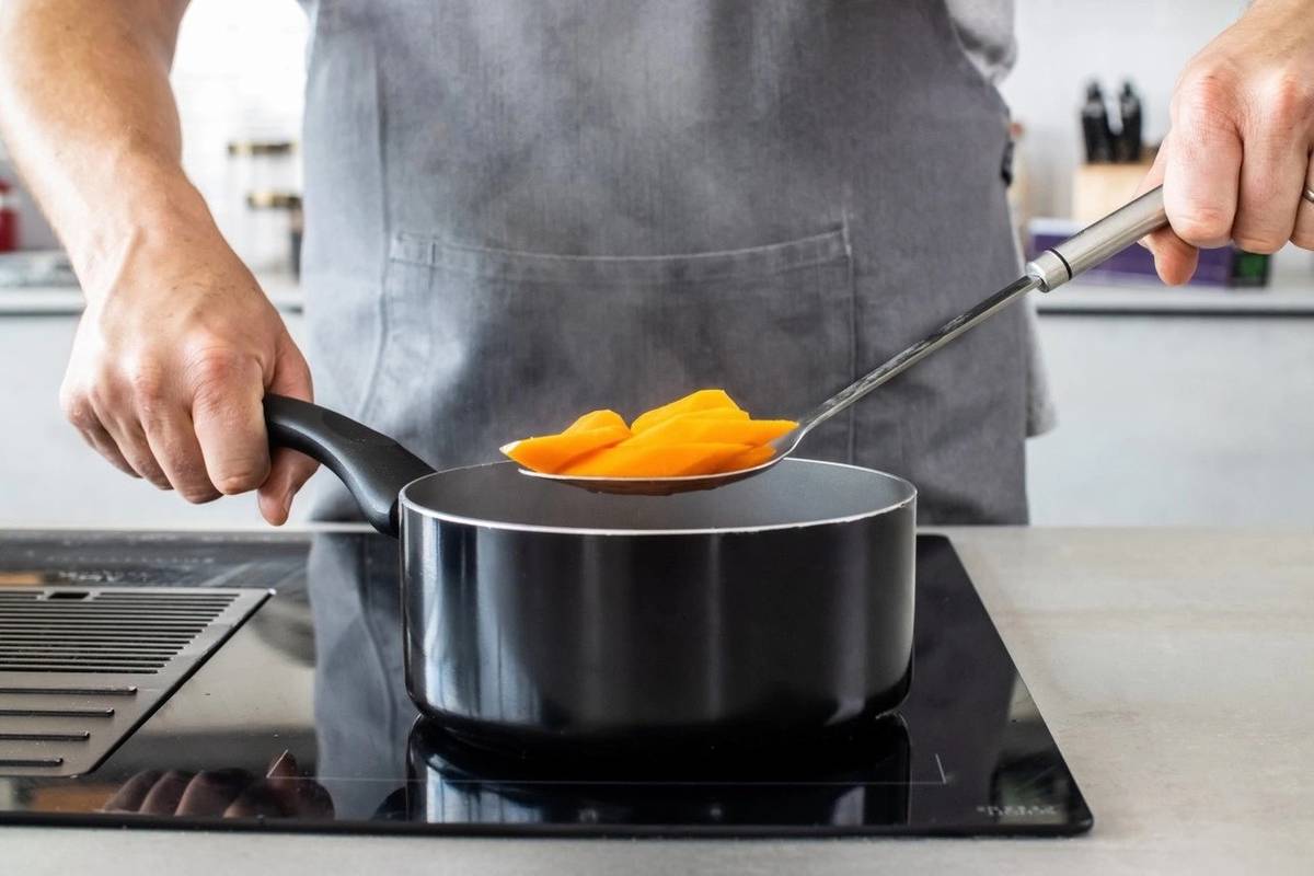 KitchenCraft Professional Servírovací lžíce s otvory
