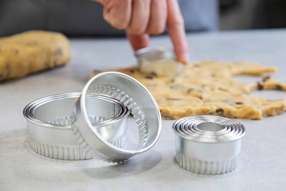 KitchenCraft Sada vykrajovátek s kovovou krabičkou, 11 ks