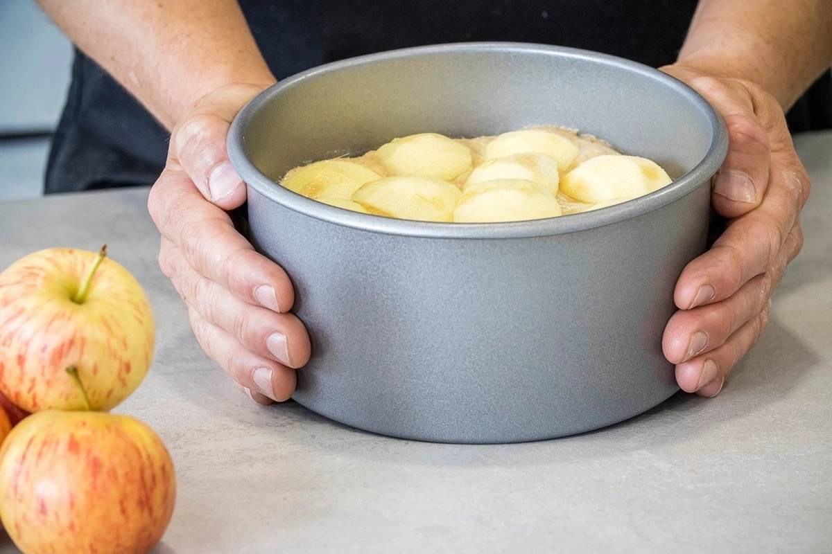 KitchenCraft Forma na koláč / dort s nepřilnavým povrchem, hluboká, 18 cm