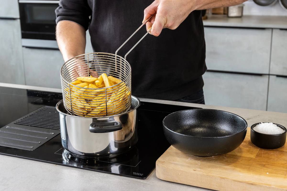 KitchenCraft Nerezový hrnec na smažení s košíkem, 20 cm