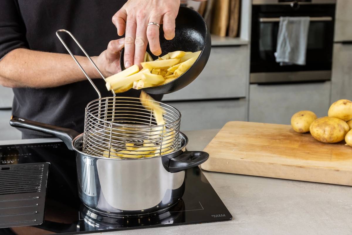 KitchenCraft Nerezový hrnec na smažení s košíkem, 20 cm