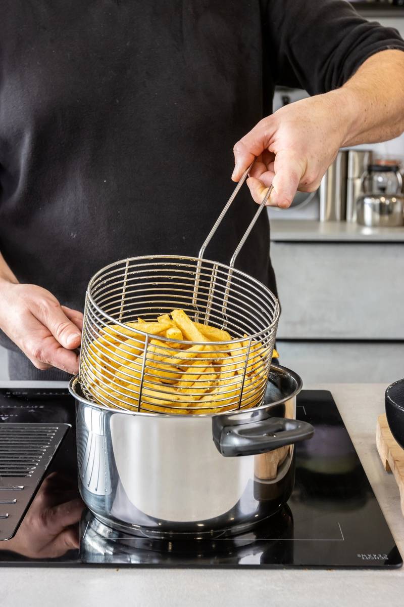 KitchenCraft Nerezový hrnec na smažení s košíkem, 20 cm