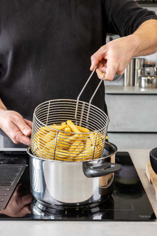 KitchenCraft Nerezový hrnec na smažení s košíkem, 20 cm