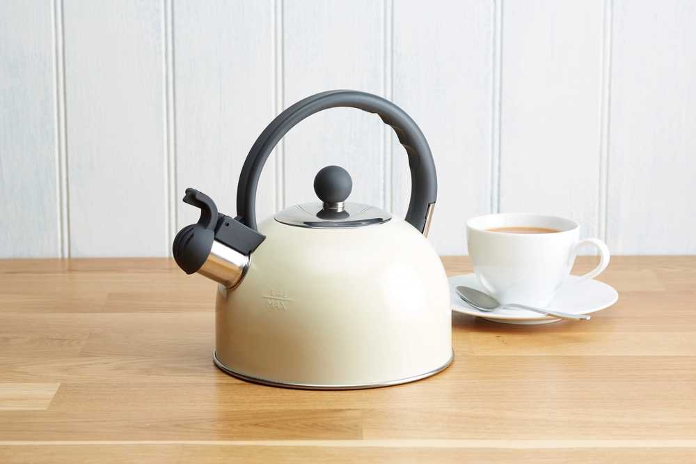 KitchenCraft Living Nostalgia Konvice na vodu pískací, krémová, 1.3 l