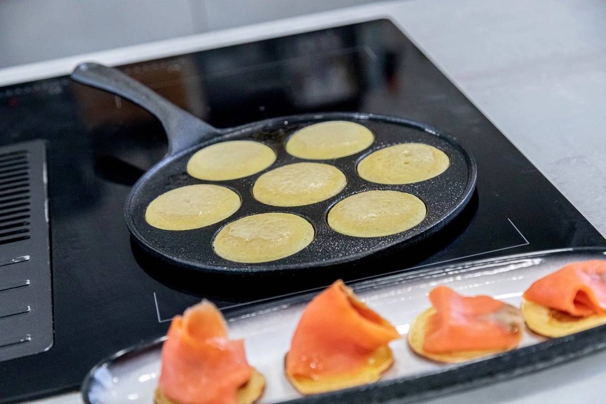KitchenCraft Pánev na mini lívance, 23.5 cm