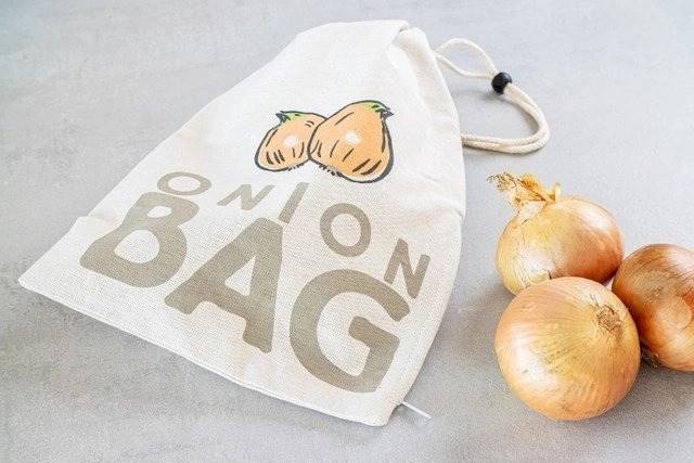 KitchenCraft Pytlík na skladování cibule Stay Fresh
