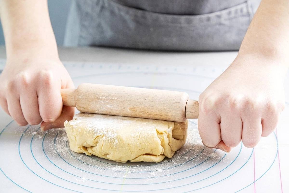 KitchenCraft Mini váleček na těsto, 23 cm, buk