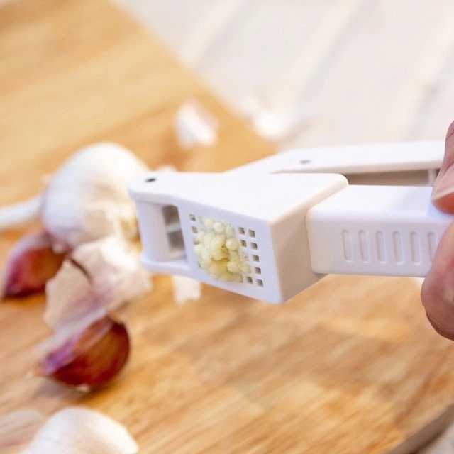KitchenCraft Lis na česnek, bílá