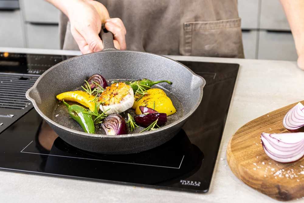 KitchenCraft Litinová pánev na grilování, 24 cm