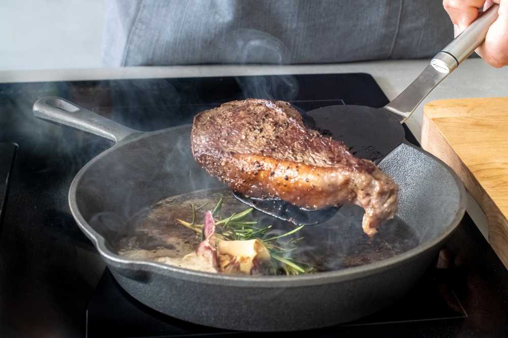 KitchenCraft Litinová pánev na grilování, 24 cm