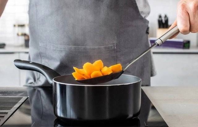 KitchenCraft Professional Servírovací lžíce s otvory