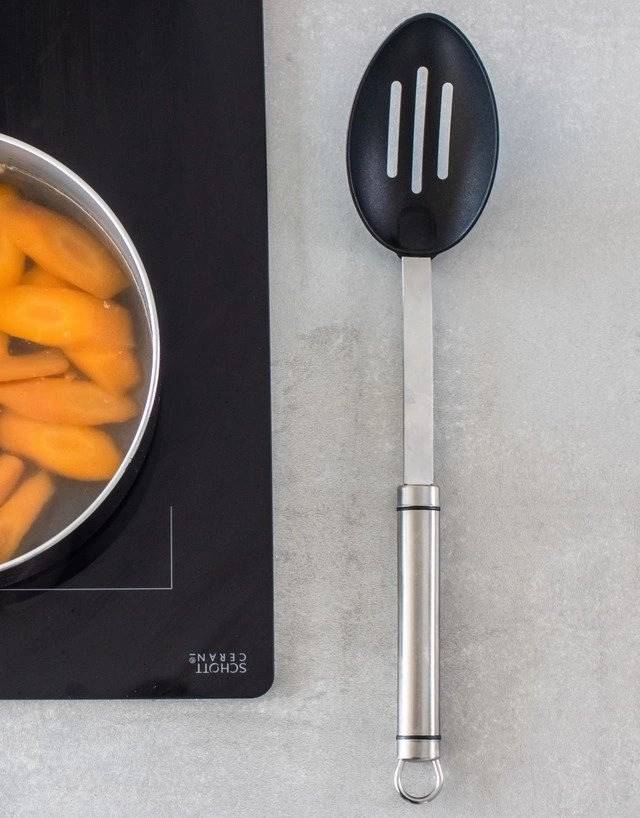 KitchenCraft Professional Servírovací lžíce s otvory