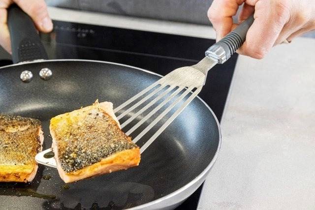 KitchenCraft Obracečka na ryby Professional Soft Grip
