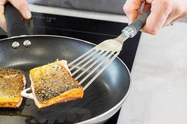 KitchenCraft Obracečka na ryby Professional Soft Grip
