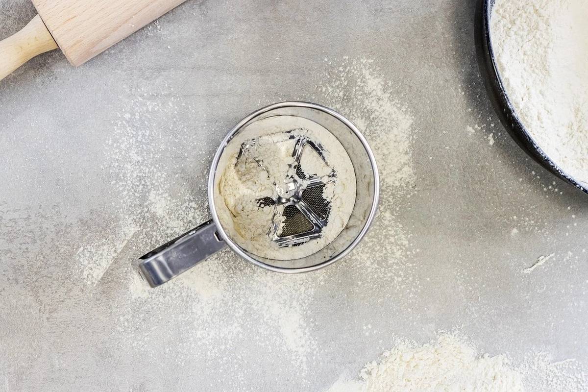 KitchenCraft Sítko a pákovým mechanismem