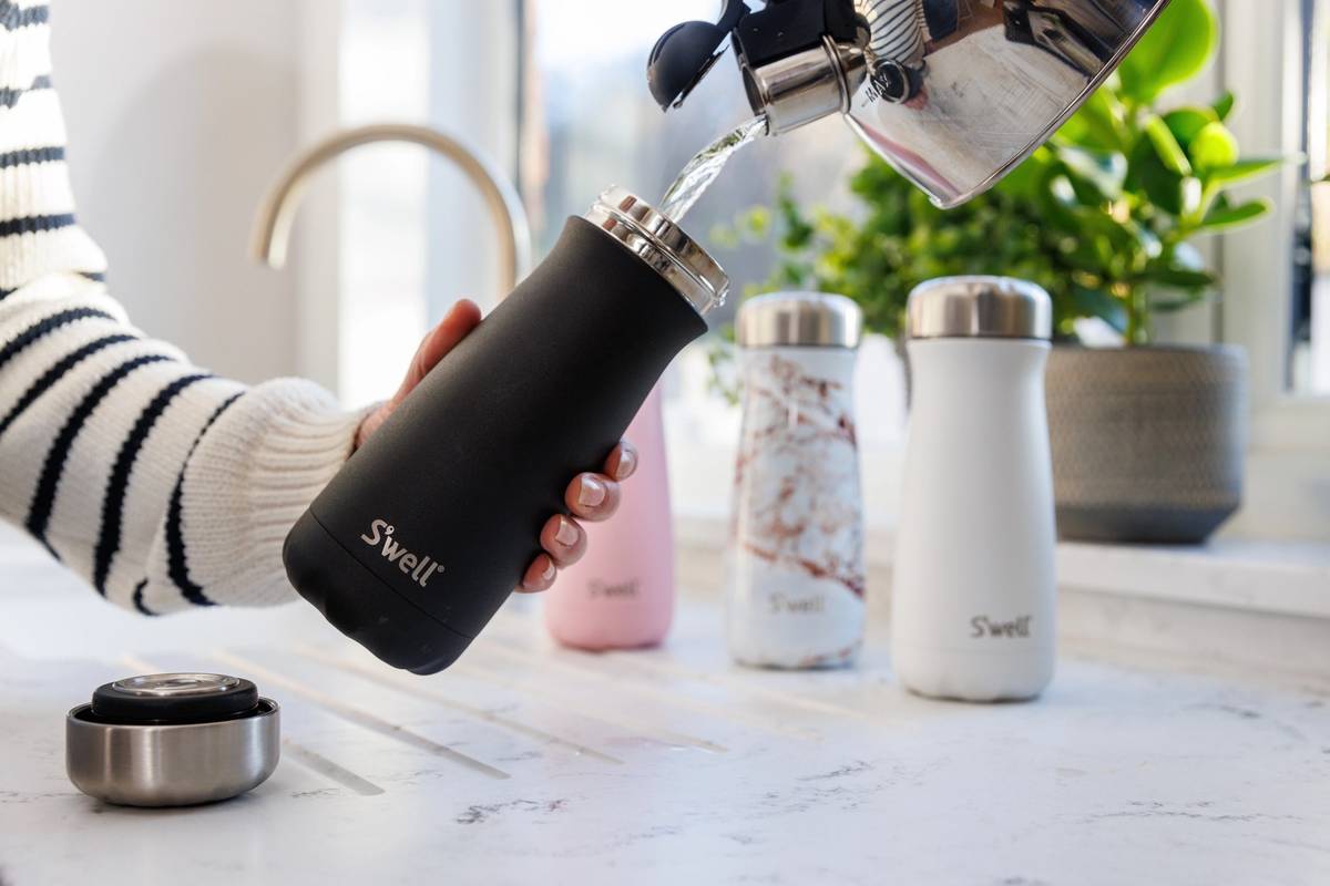 S'well Onyx Cestovní láhev na vodu, 470 ml
