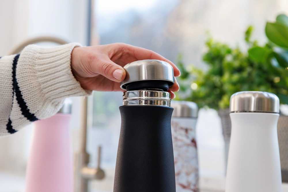 S'well Onyx Cestovní láhev na vodu, 470 ml