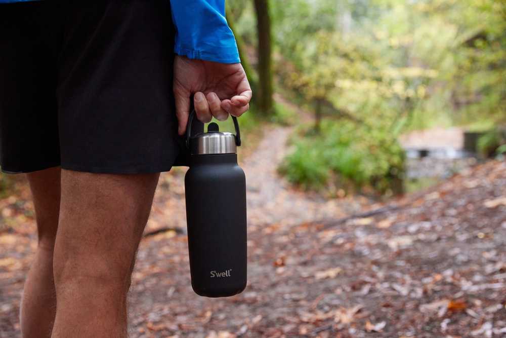S'well Explorer Vakuová láhev na vodu, 700 ml, Onyx