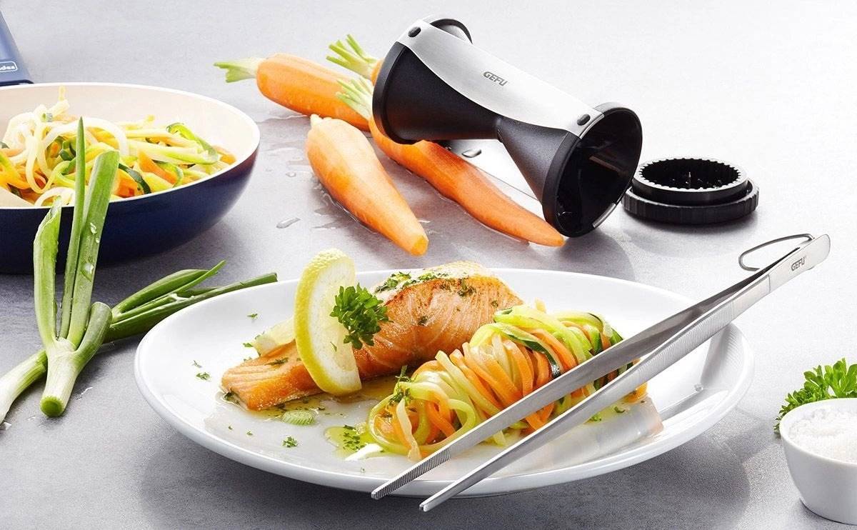 Gefu Spirelli® Sada spiralizéru Spirelli a kuchyňské pinzety Soco