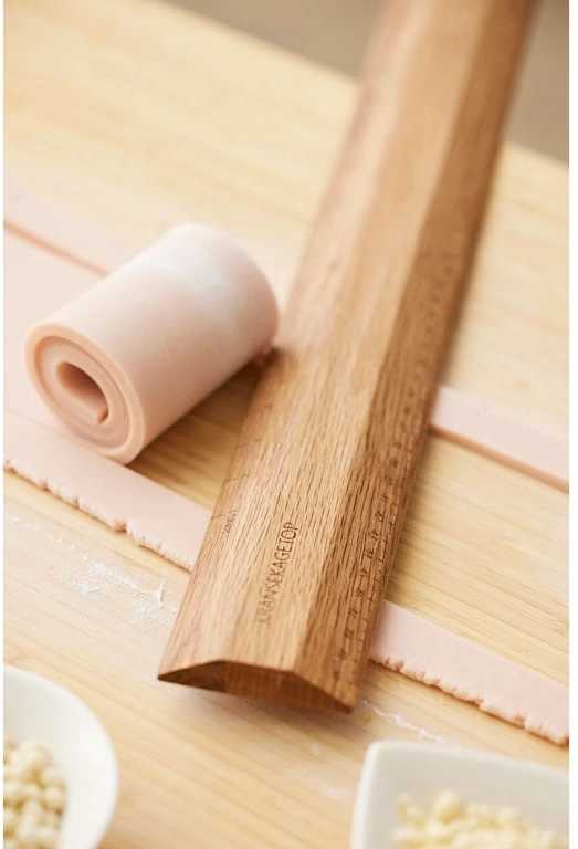 Blomsterbergs Dubové pravítko 51x6,5x1,5cm