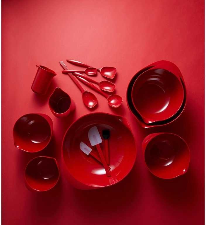 Rosti Kuchyňská stěrka na těsto Classic S Red